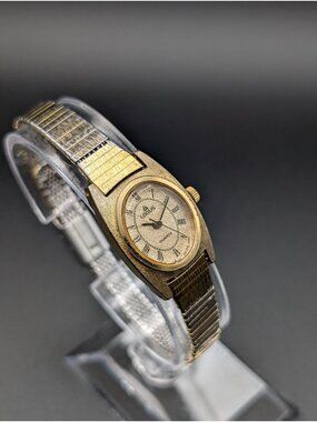 Vintage Lorus by Seiko Gold-Tone Quartz Ladies Watch, Textured Bezel